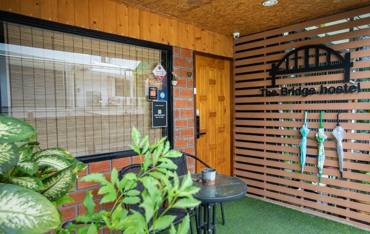 The Bridge Hostel 曼谷 外观 照片