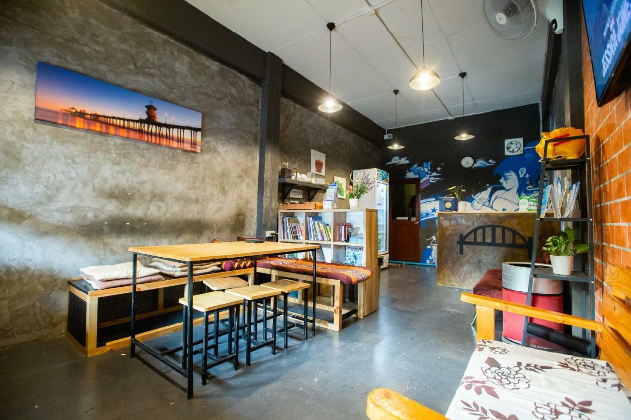 The Bridge Hostel 曼谷 外观 照片